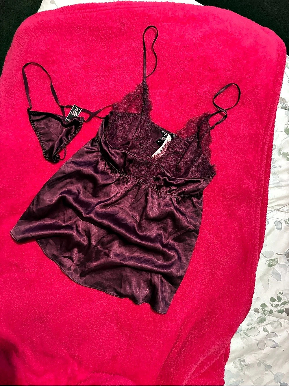 Victoria's Secret Tease Lace Plunge Babydoll Set Lace Trim Chemise in Purple-Siz